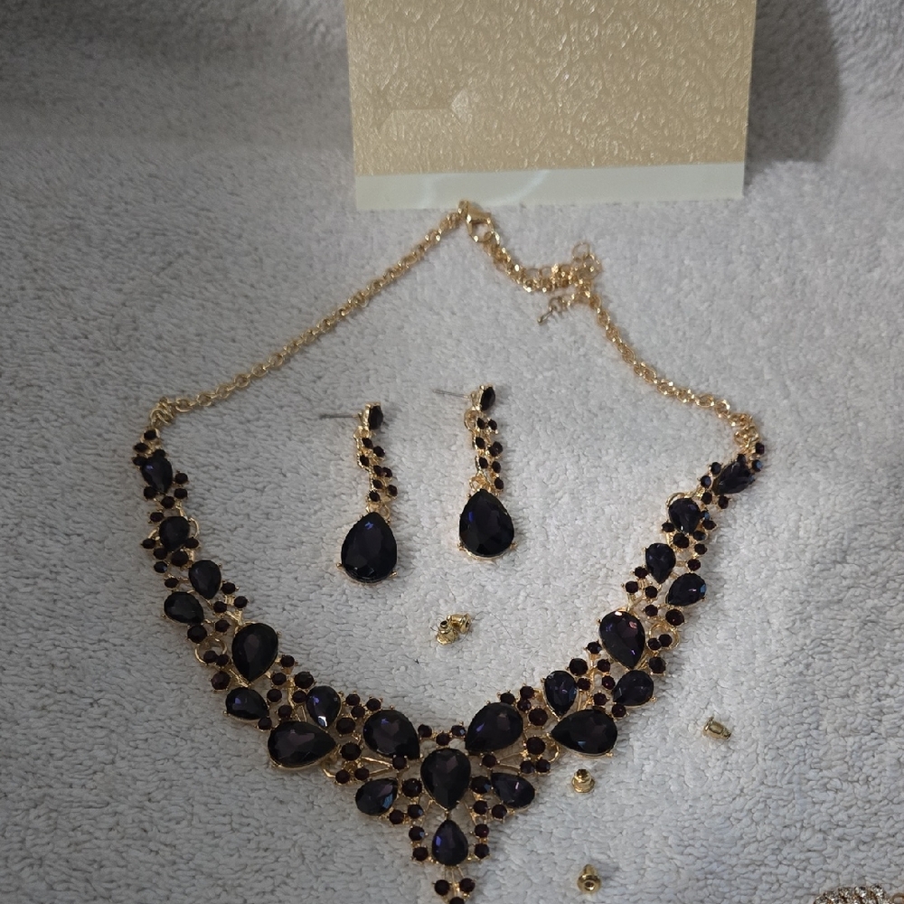 MIRACULOUS GARDN JEWERLY SET – GOLD TONE, PURPLE RHINESTONE ENSEMBLE